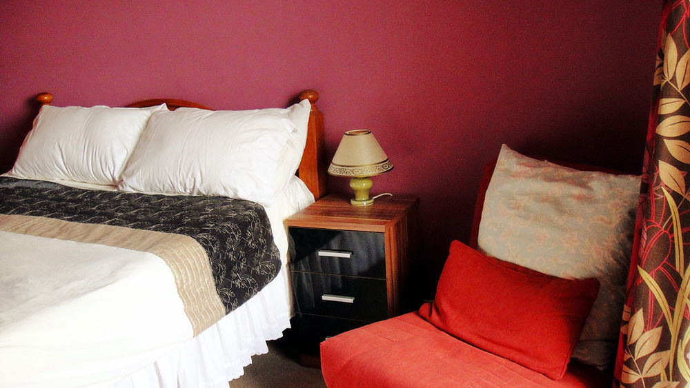 Bankside Bed & Breakfast セント・オーステル エクステリア 写真